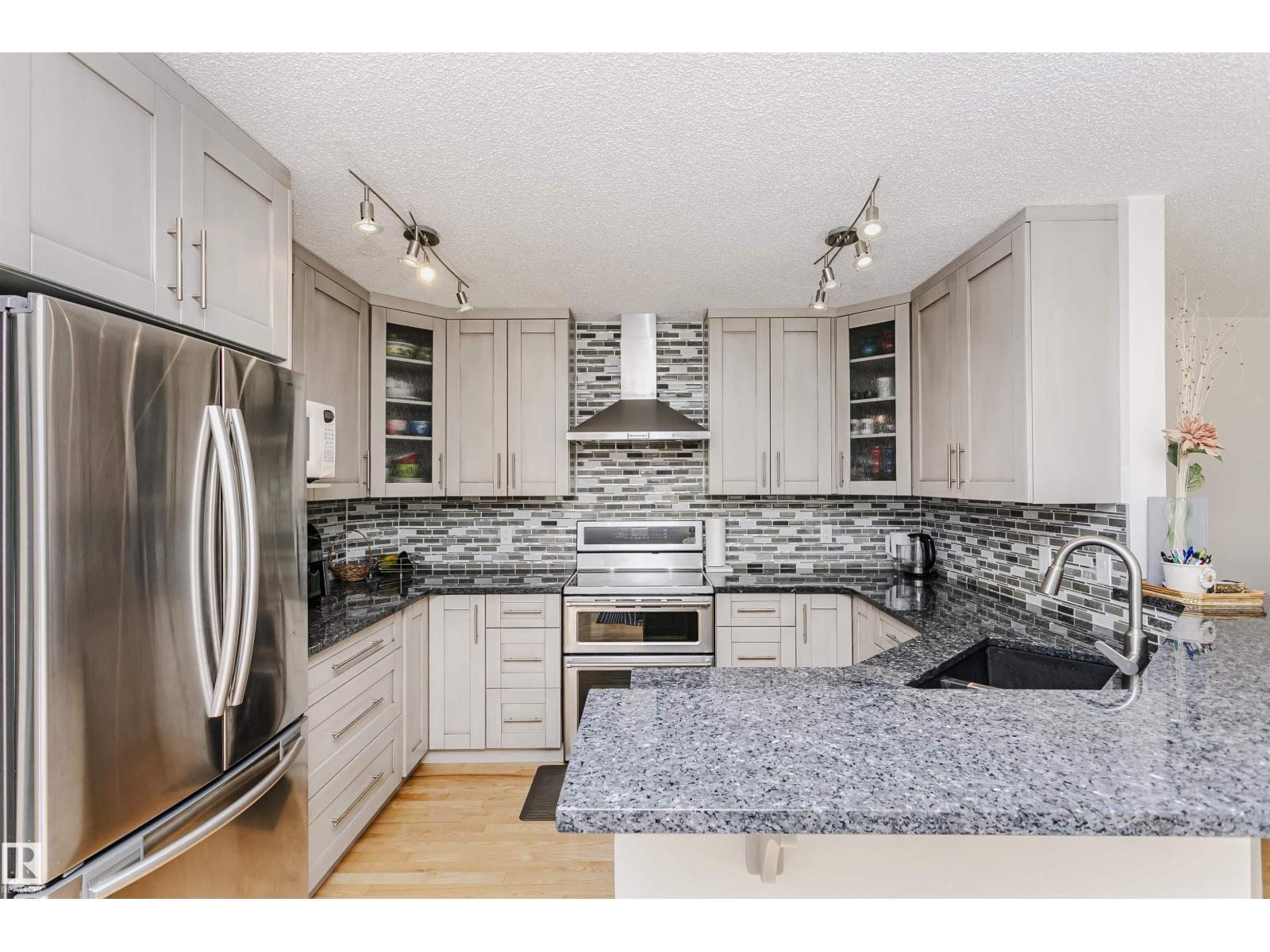 11023 11A AV NW - 14