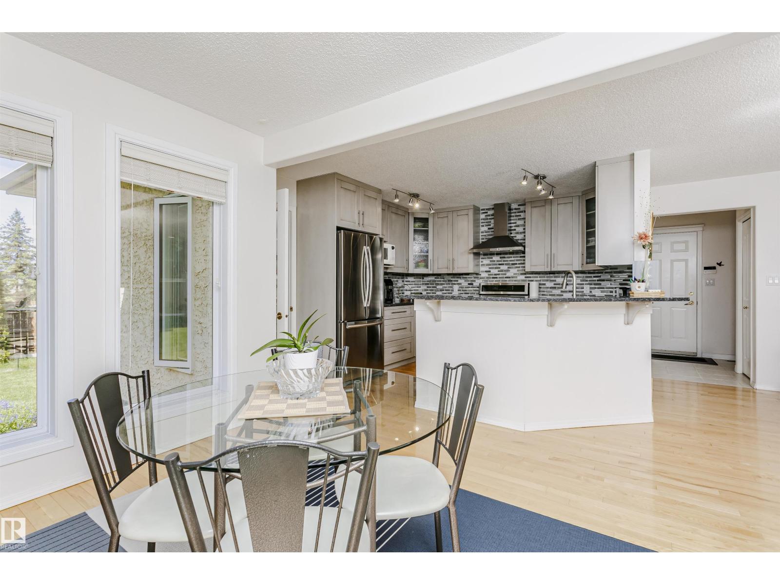 11023 11A AV NW - 17