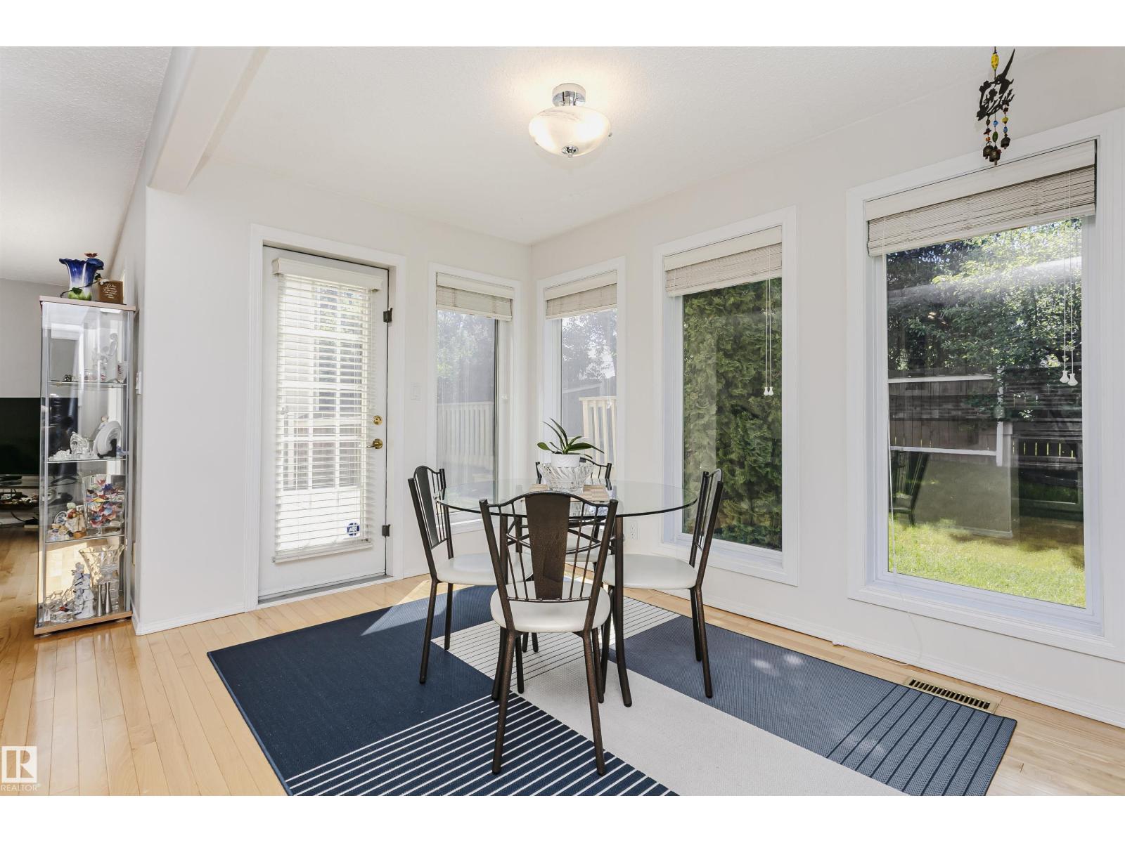 11023 11A AV NW - 18