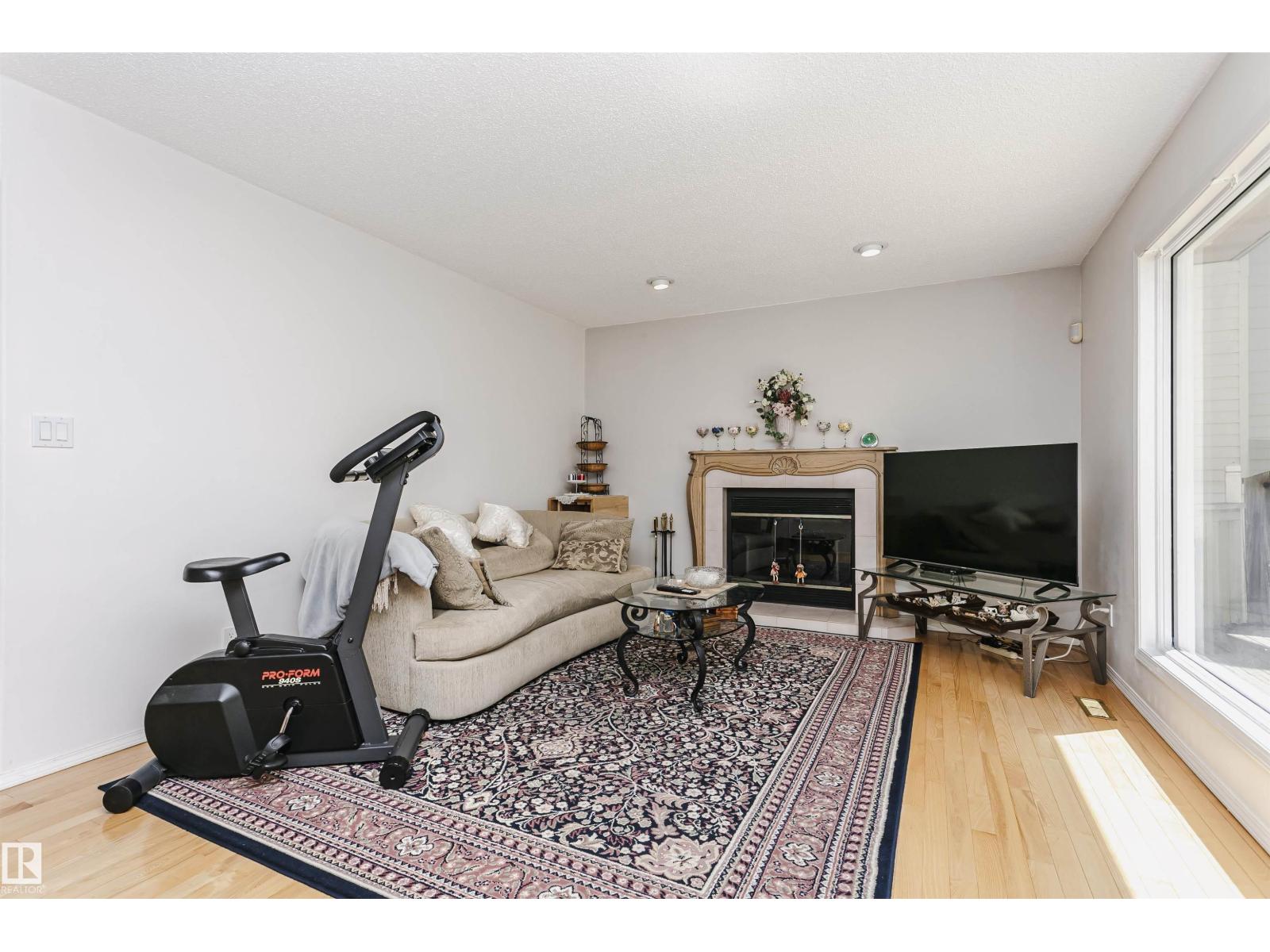 11023 11A AV NW - 20