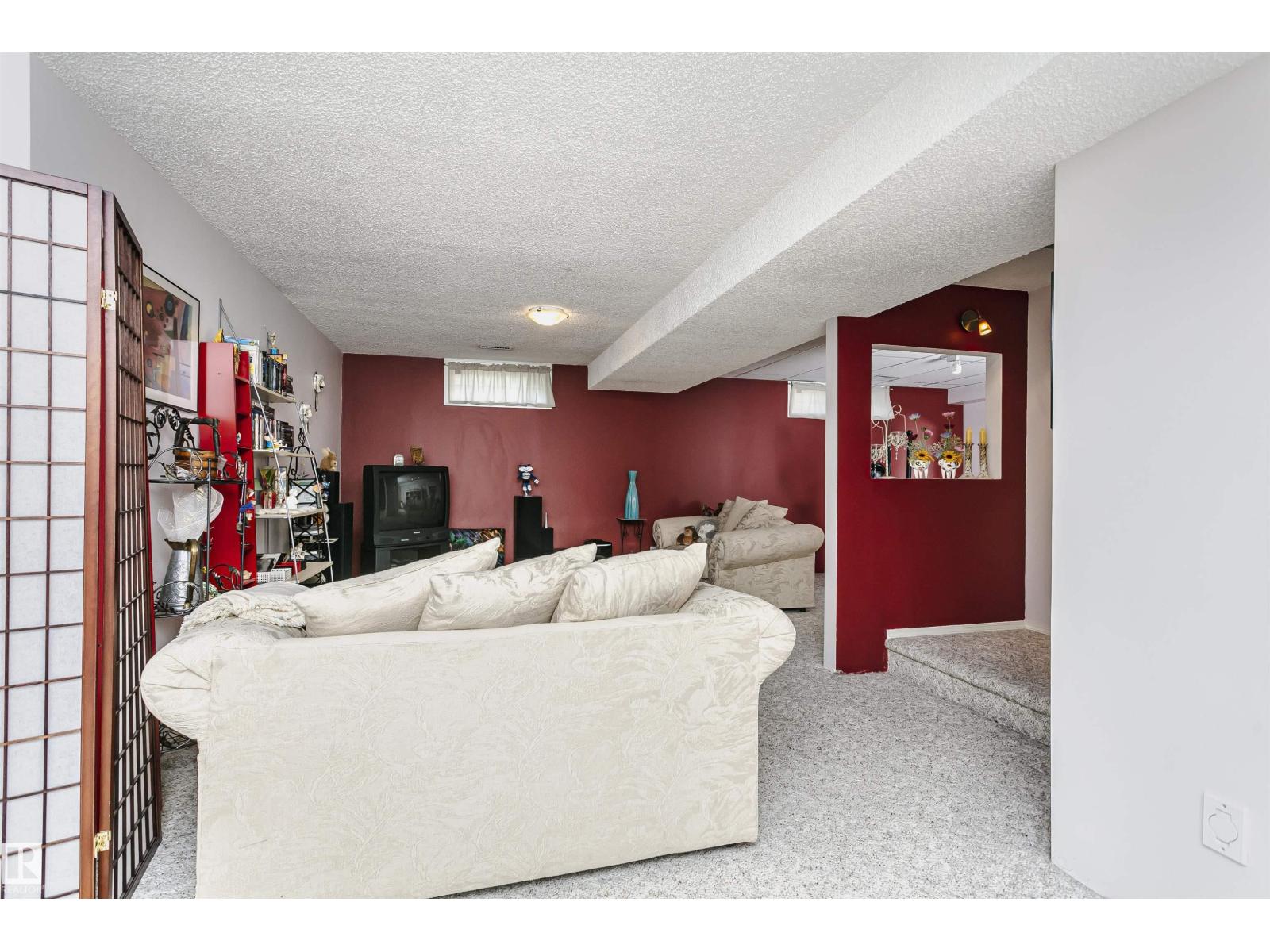 11023 11A AV NW - 35