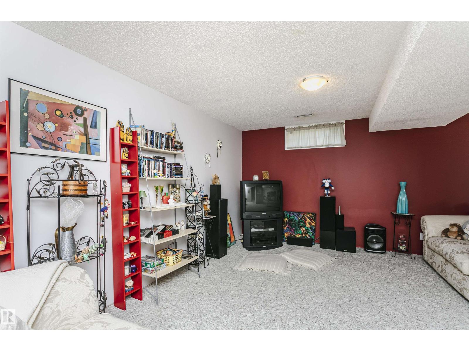11023 11A AV NW - 36