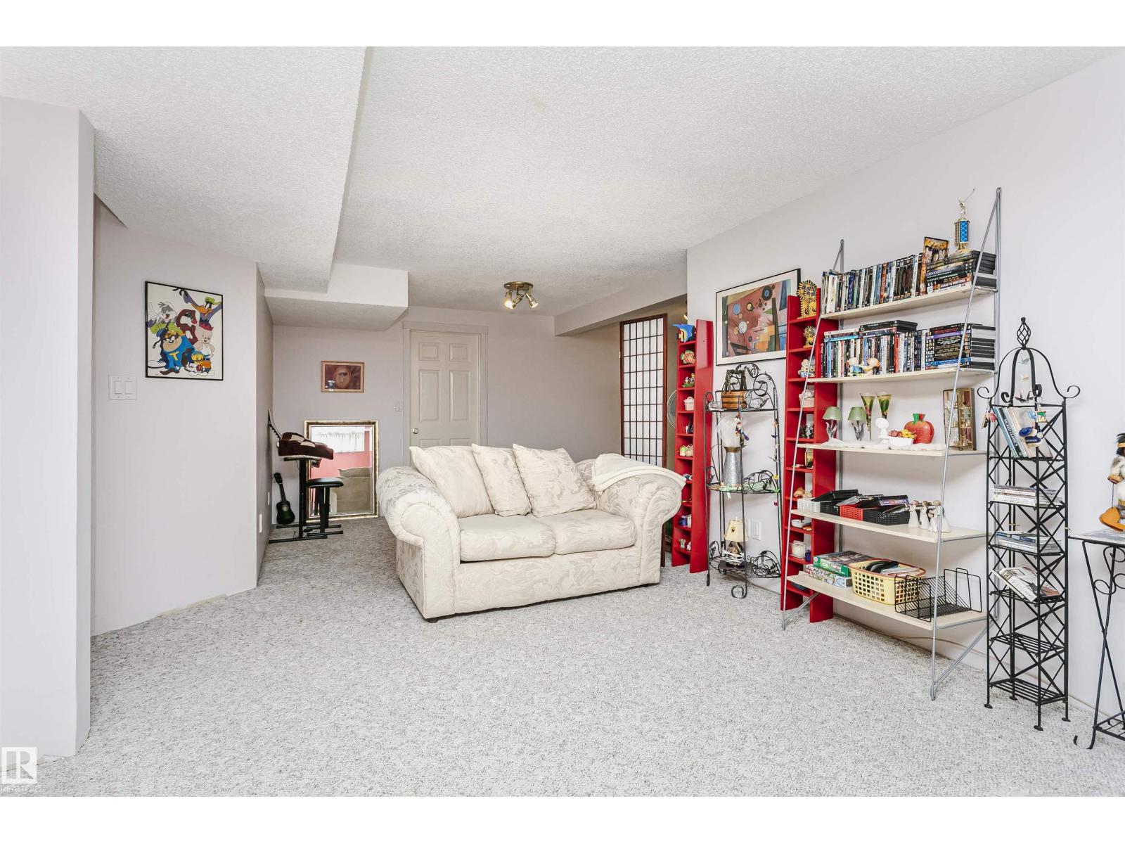 11023 11A AV NW - 37
