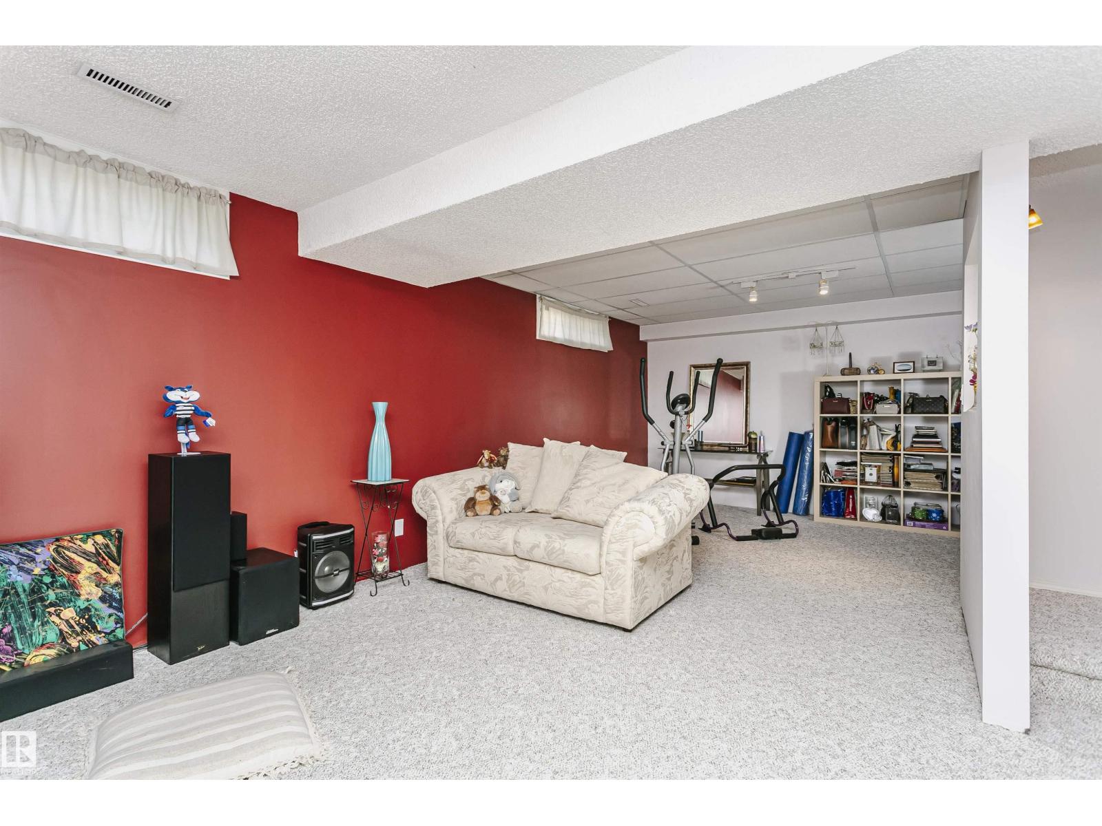 11023 11A AV NW - 38