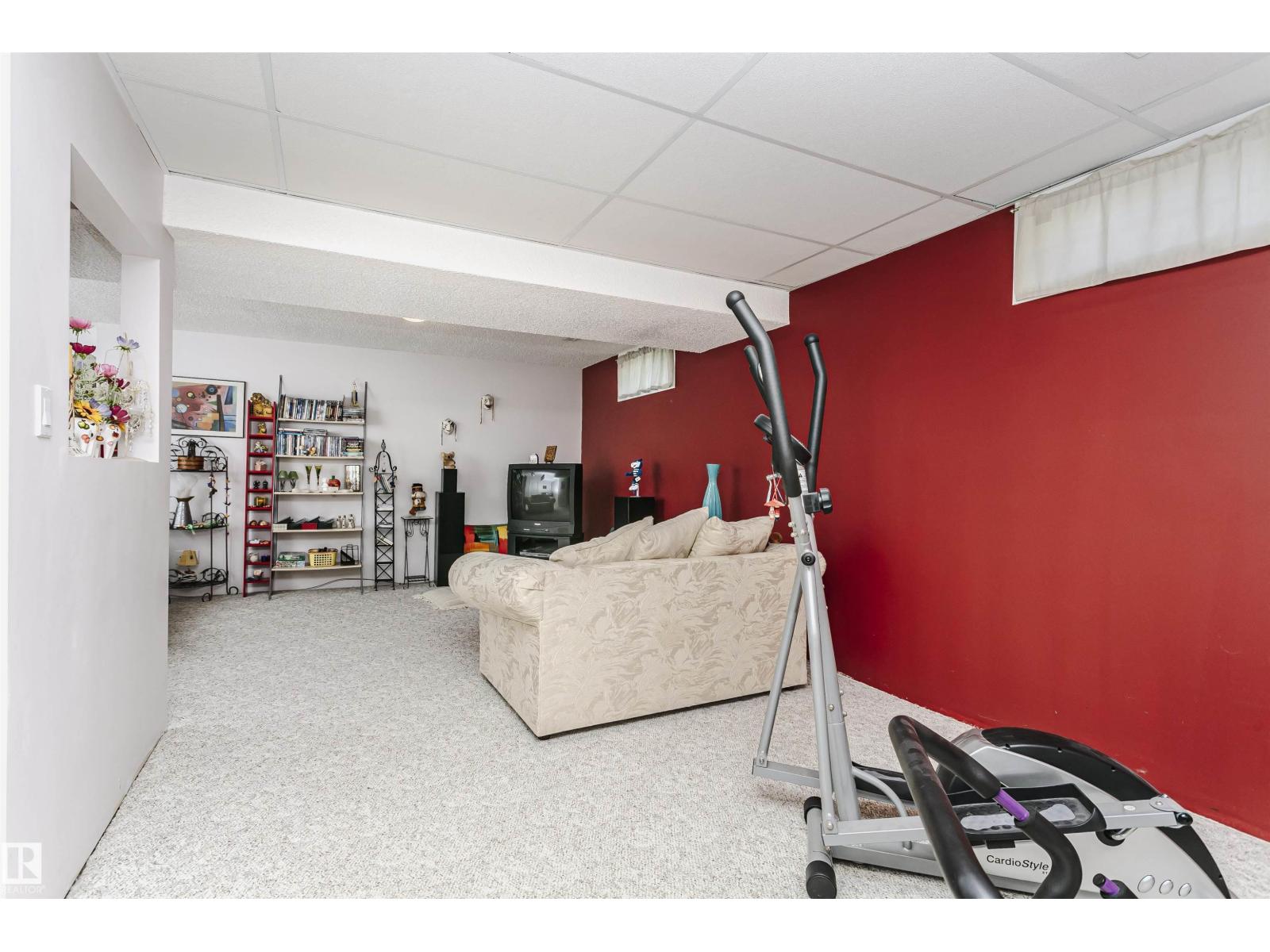 11023 11A AV NW - 39