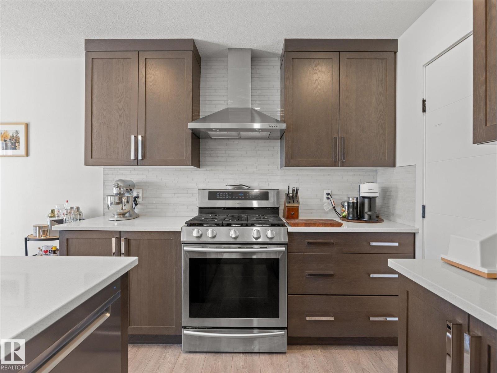 20935 95 AV NW - 12