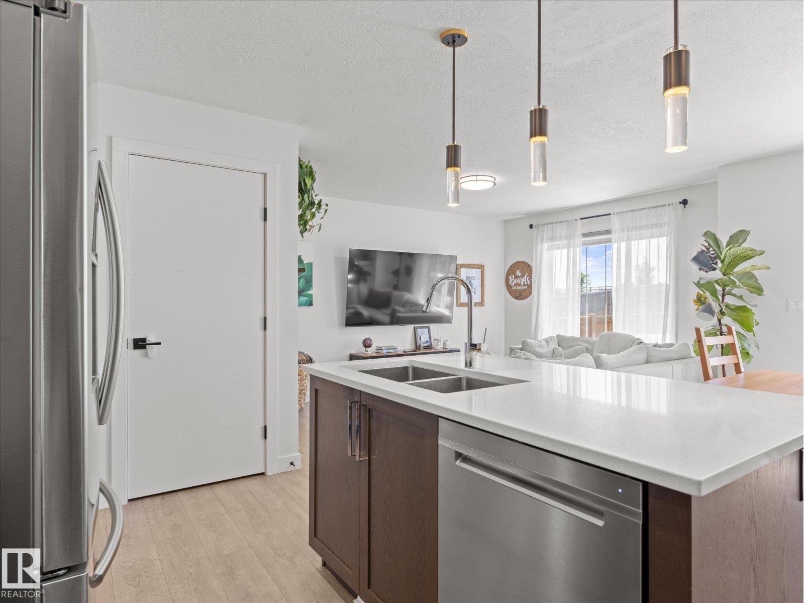 20935 95 AV NW - 13