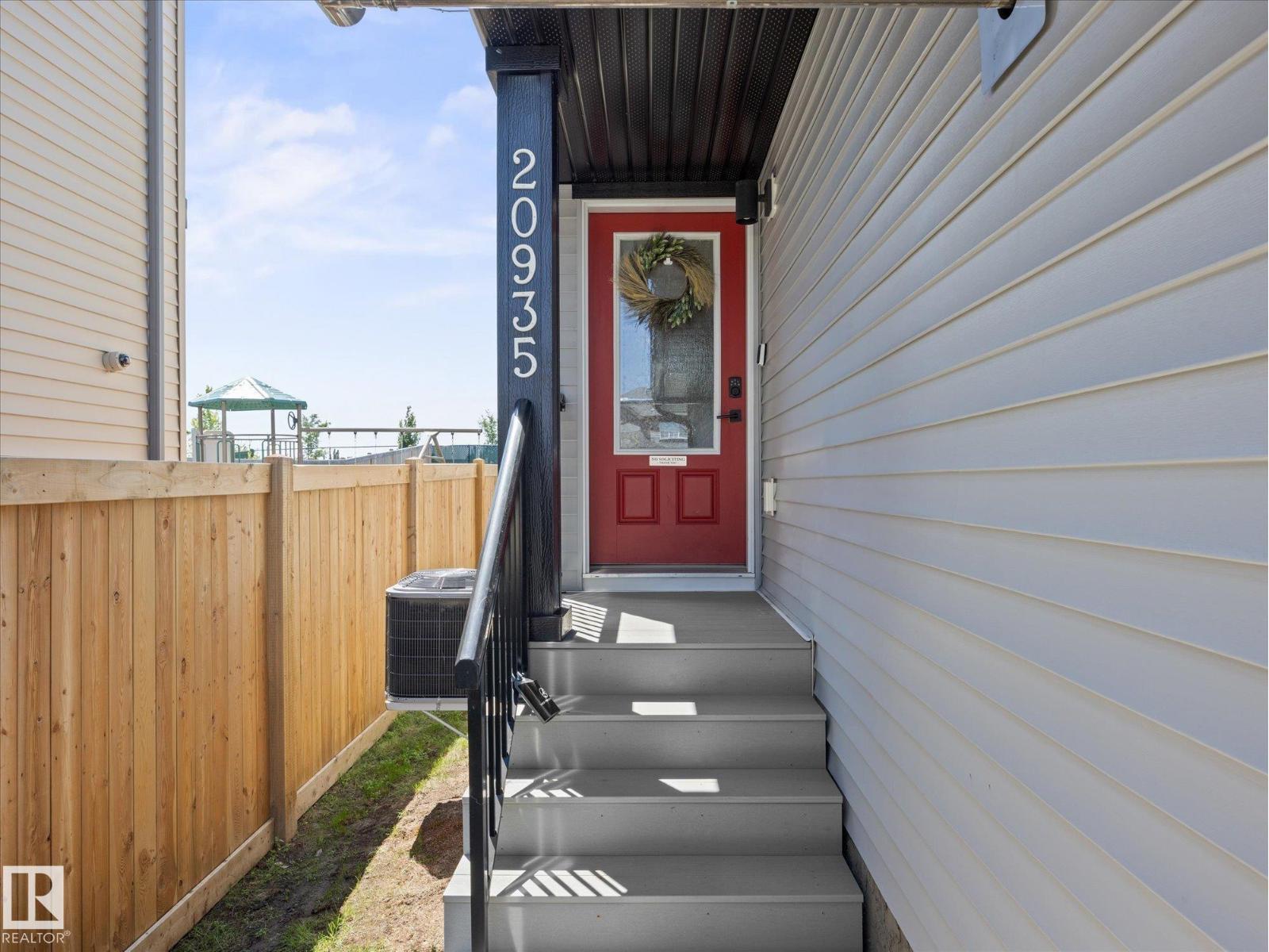 20935 95 AV NW - 3