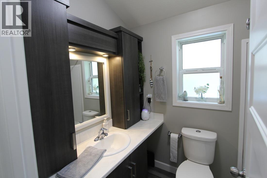 #98 5363 Squilax Anglemont Road - 11