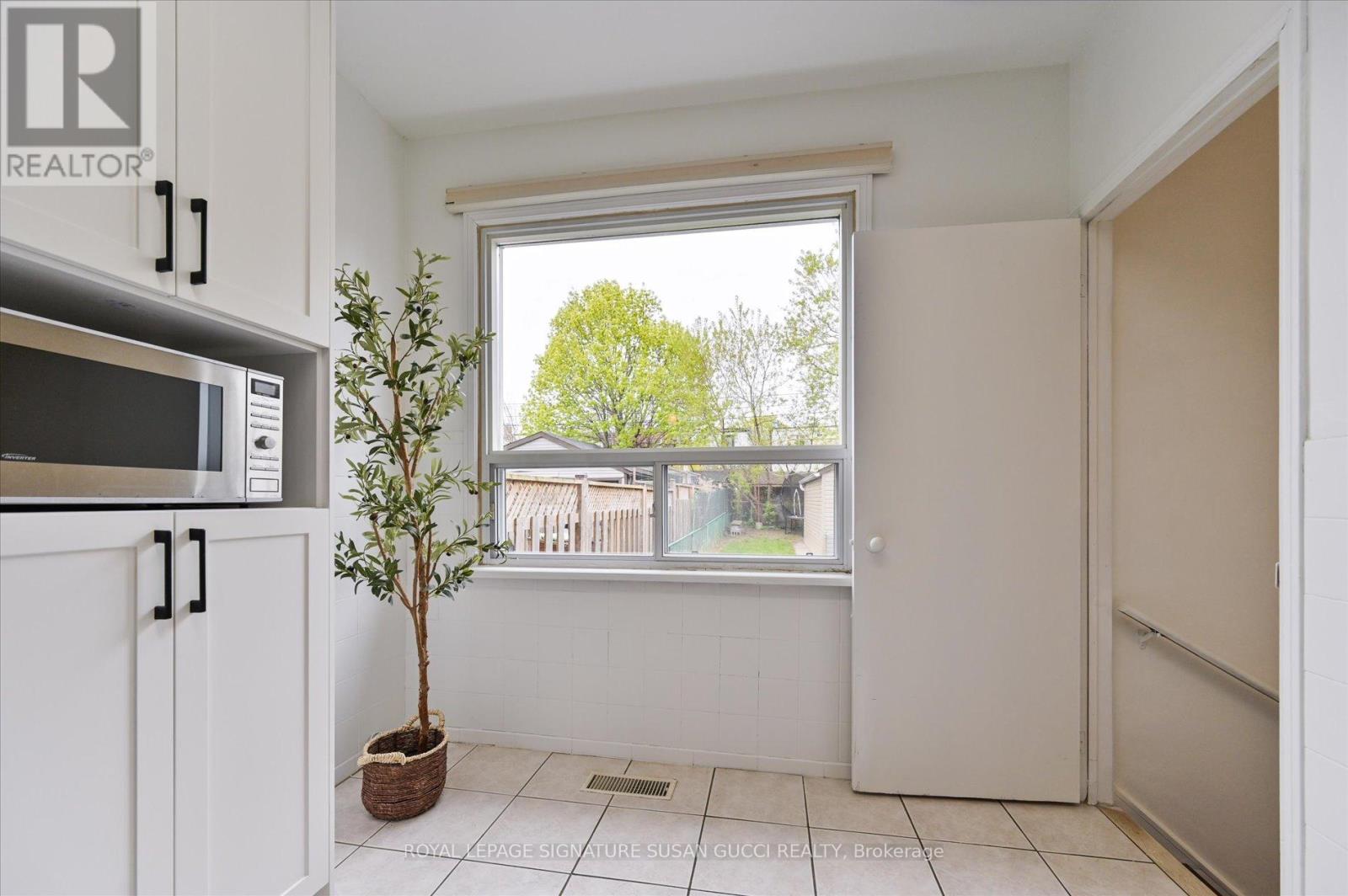 510 GLEBEHOLME BOULEVARD - 11