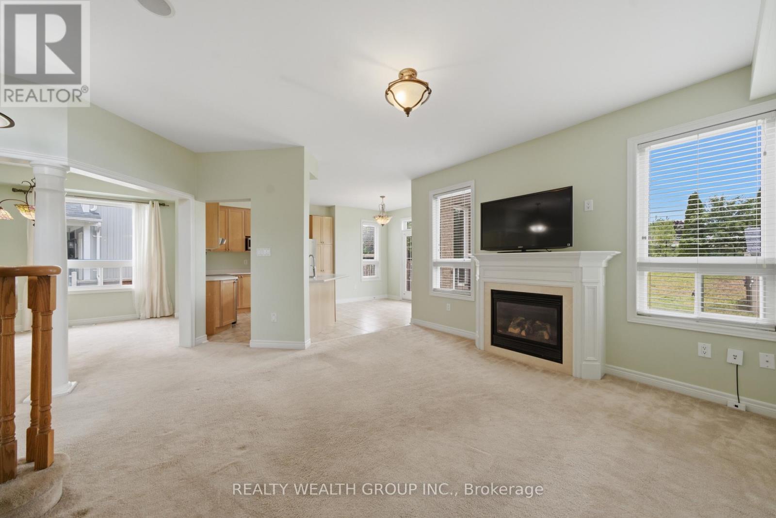 3 QUEENSPLATE DRIVE - 15