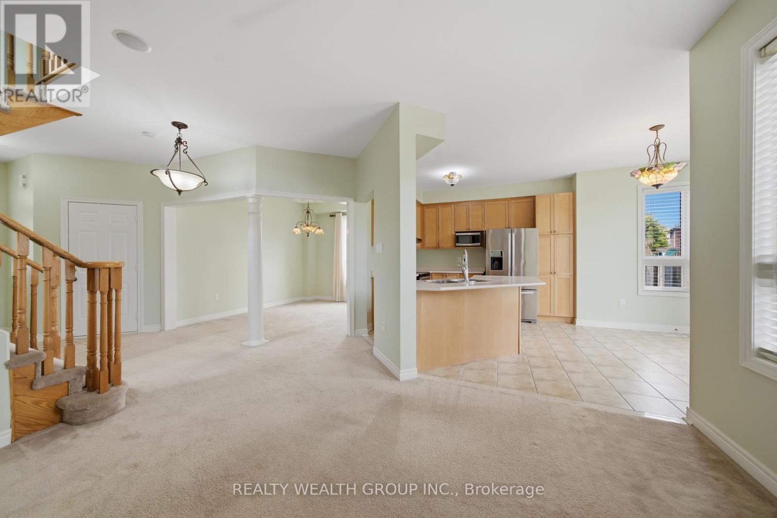 3 QUEENSPLATE DRIVE - 16