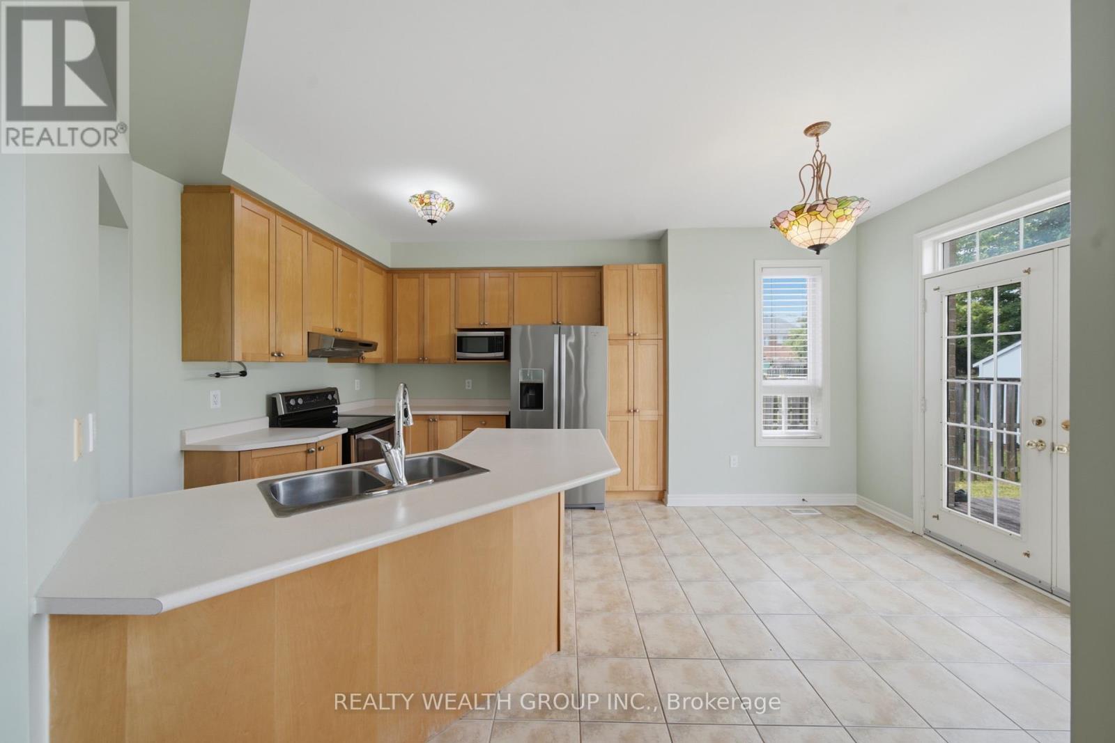 3 QUEENSPLATE DRIVE - 17