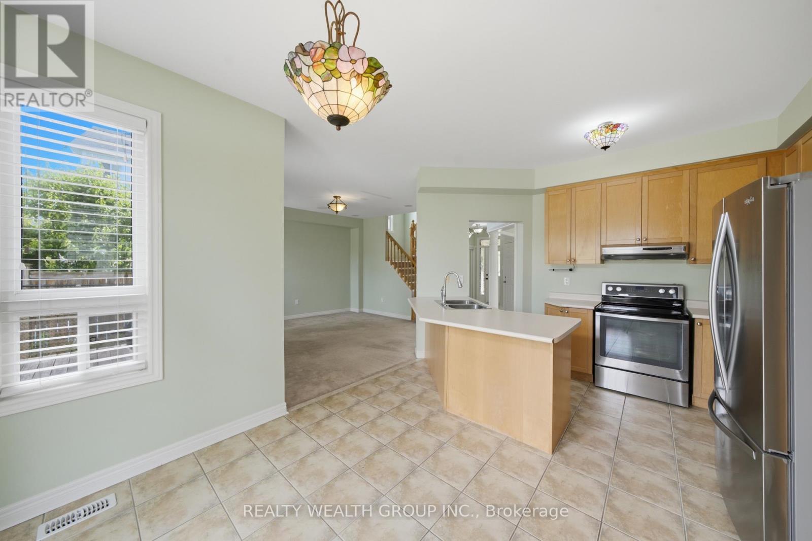 3 QUEENSPLATE DRIVE - 18