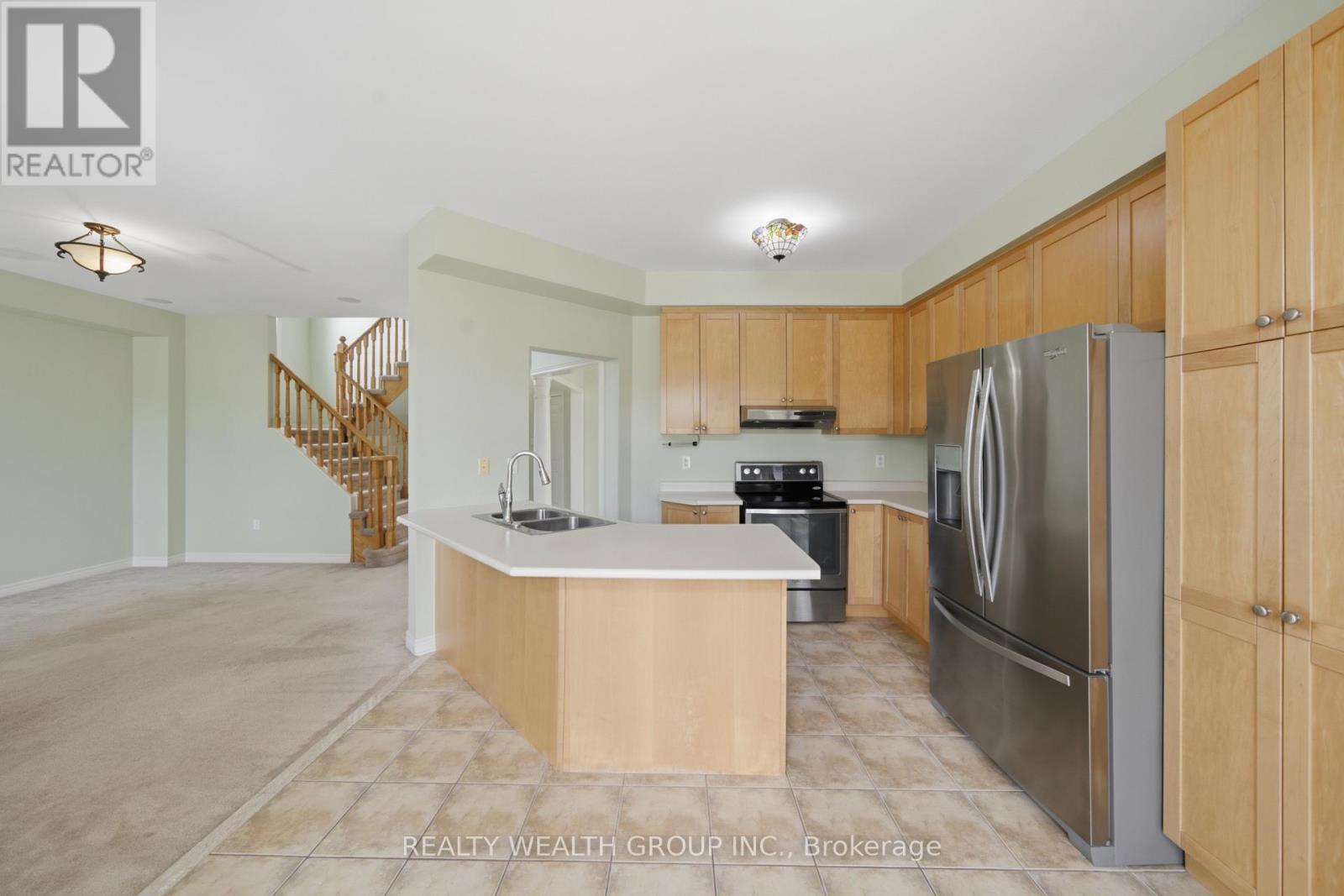 3 QUEENSPLATE DRIVE - 19
