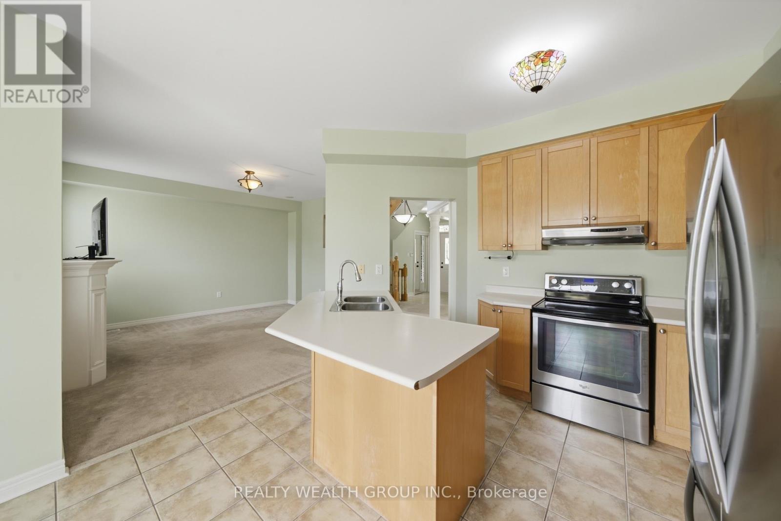 3 QUEENSPLATE DRIVE - 20