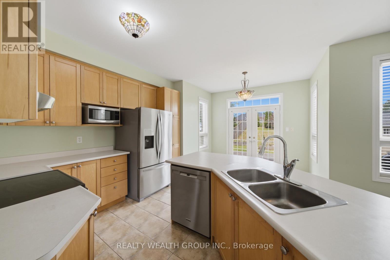 3 QUEENSPLATE DRIVE - 22