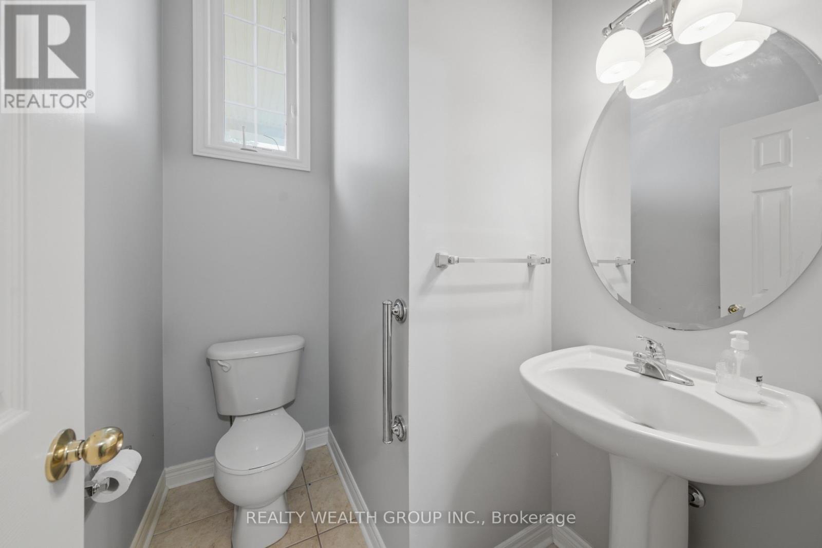 3 QUEENSPLATE DRIVE - 25