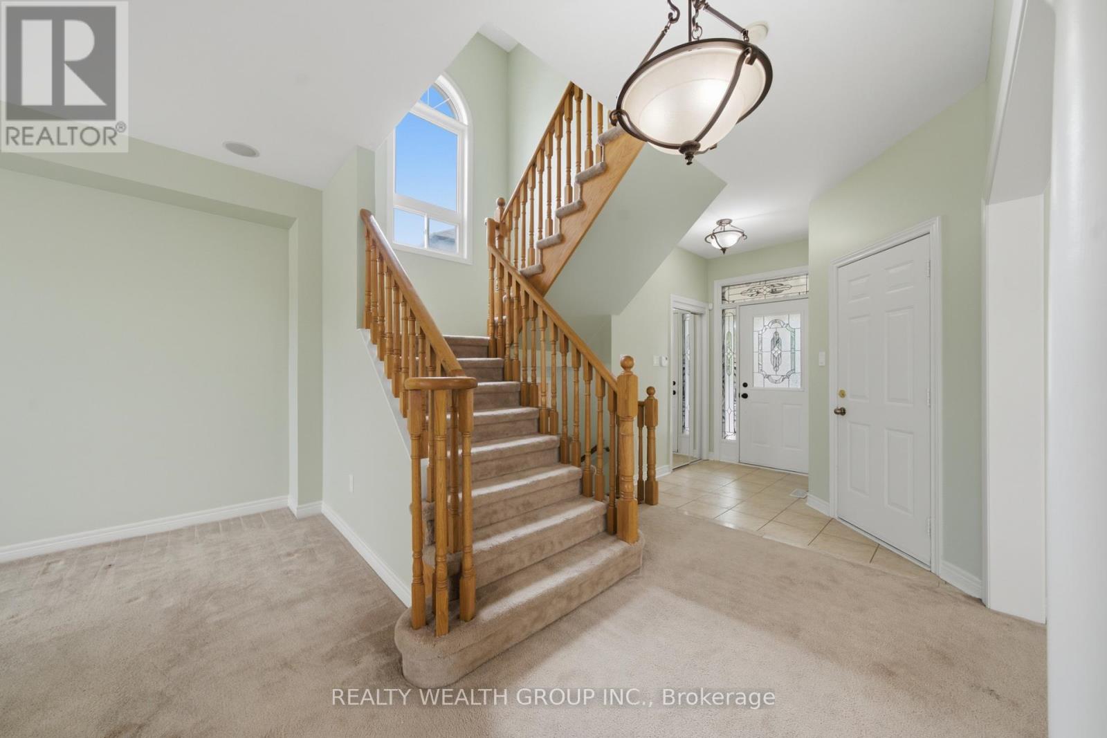 3 QUEENSPLATE DRIVE - 26