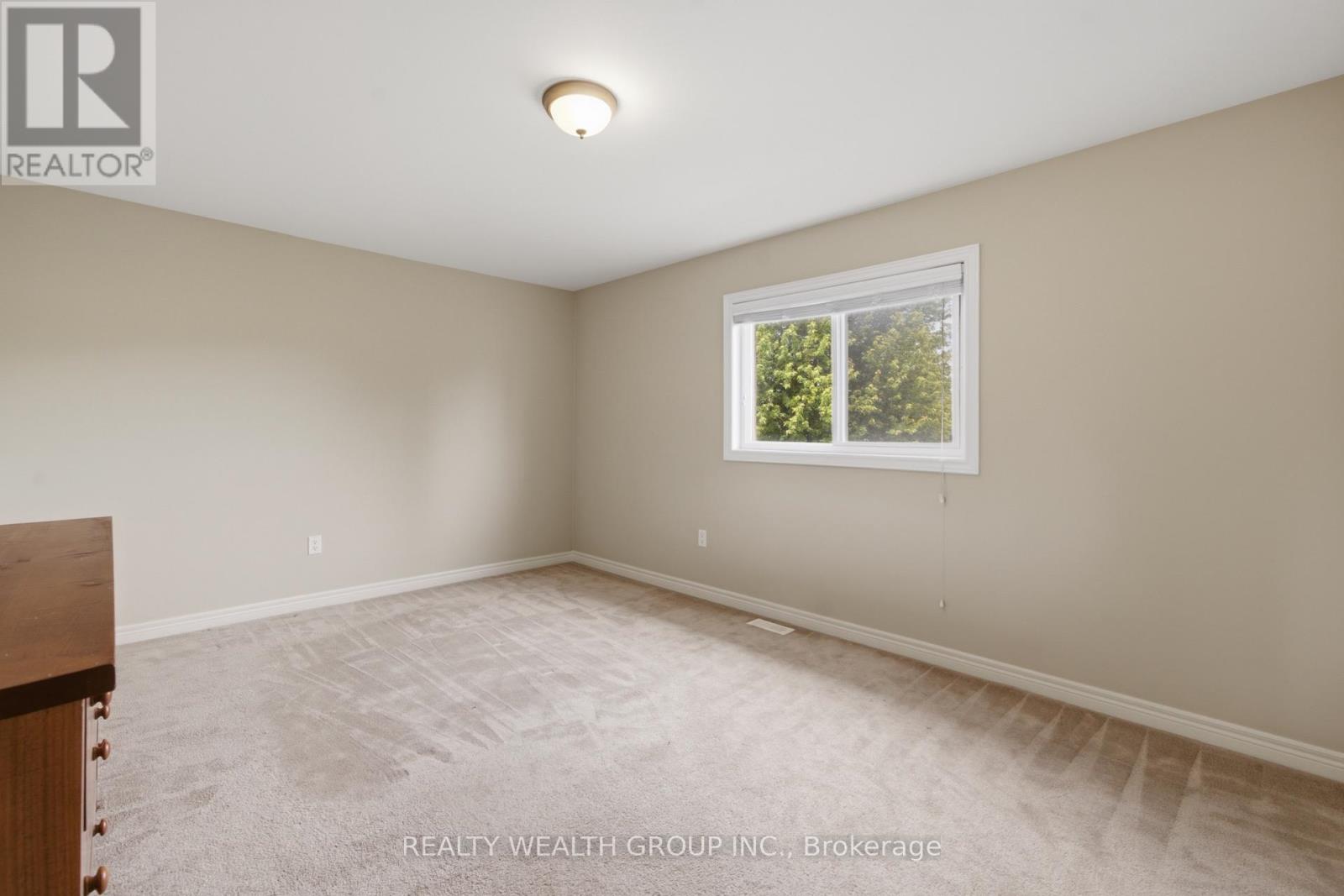 3 QUEENSPLATE DRIVE - 28
