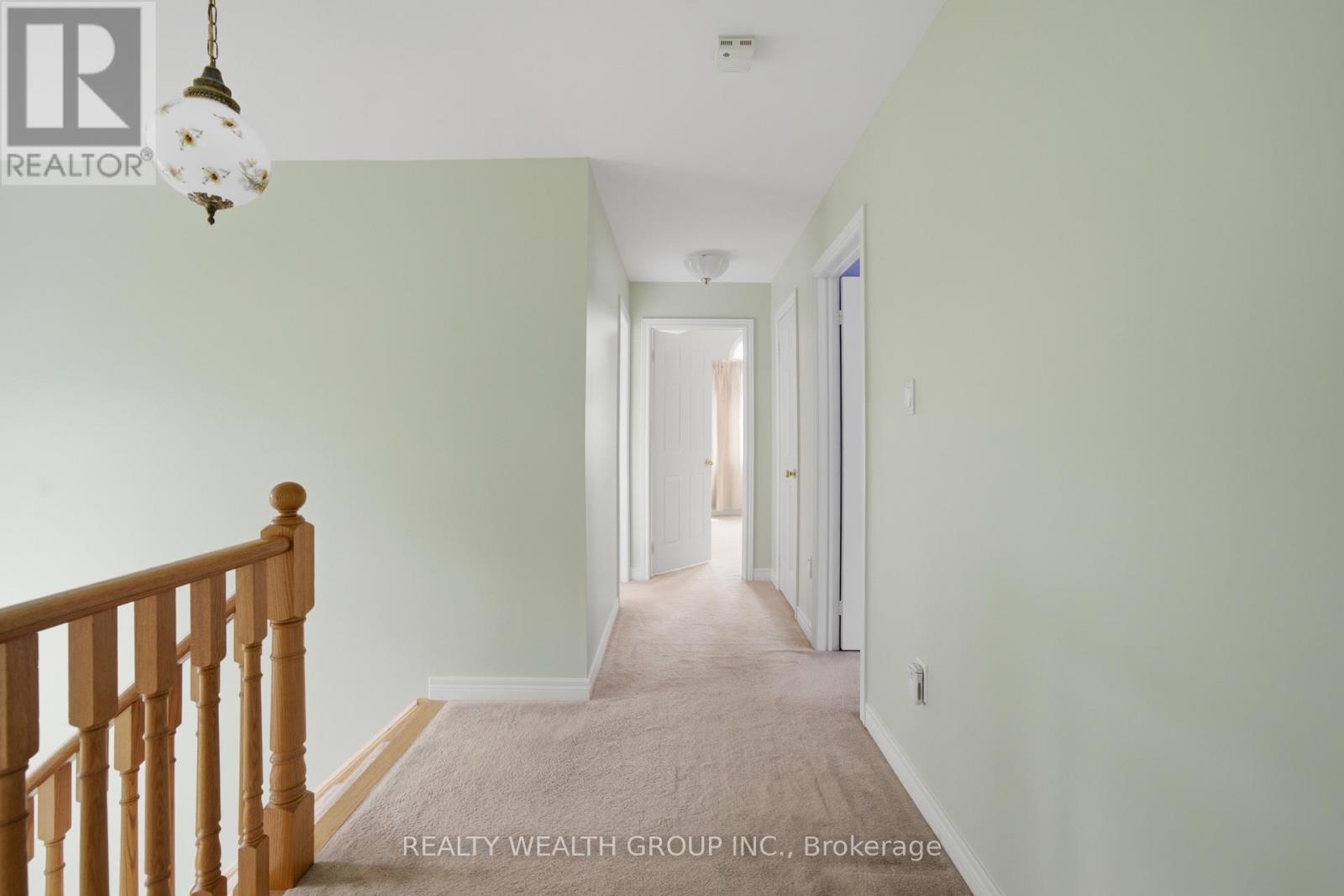 3 QUEENSPLATE DRIVE - 33