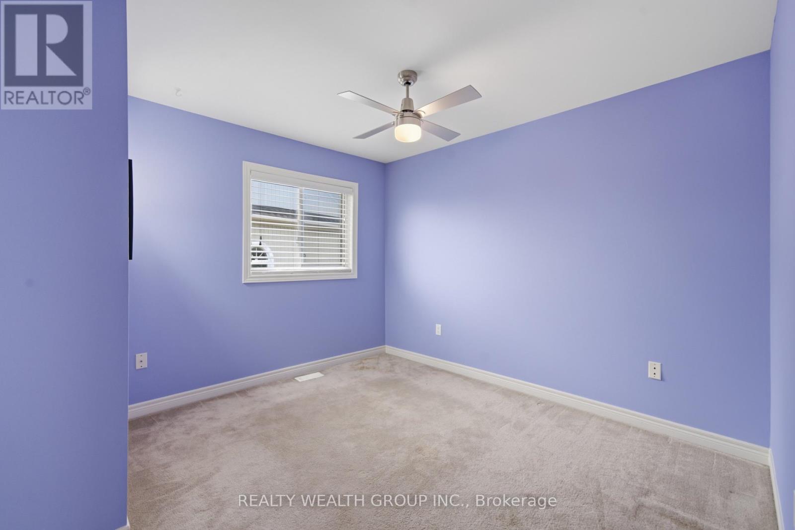 3 QUEENSPLATE DRIVE - 34