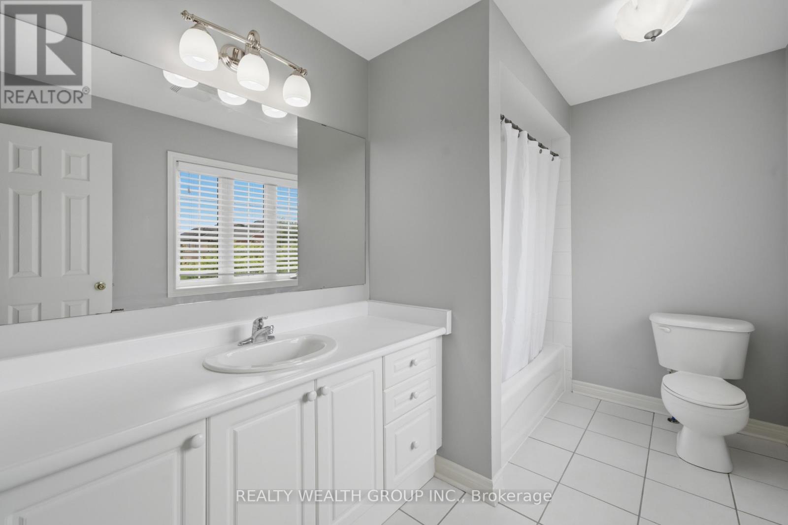 3 QUEENSPLATE DRIVE - 36