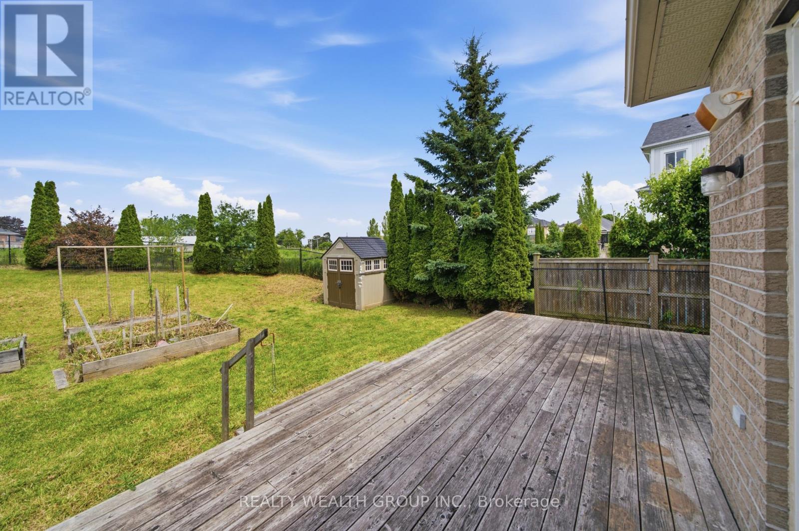 3 QUEENSPLATE DRIVE - 38