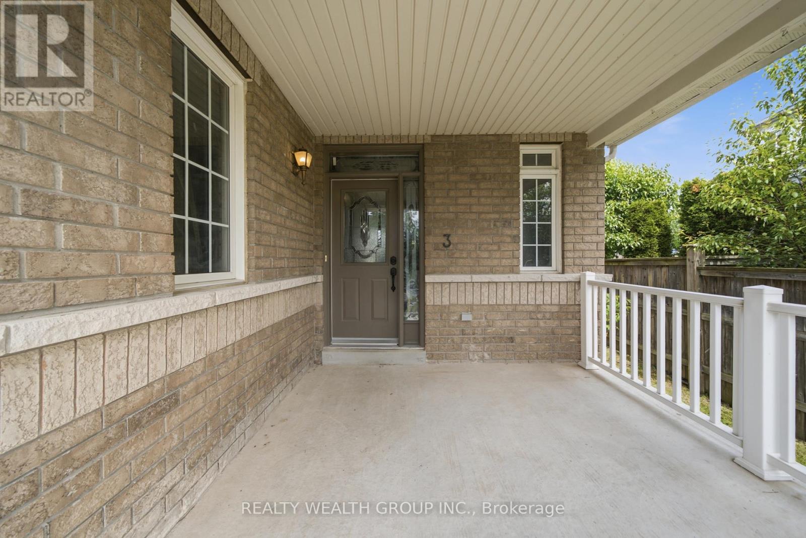 3 QUEENSPLATE DRIVE - 4