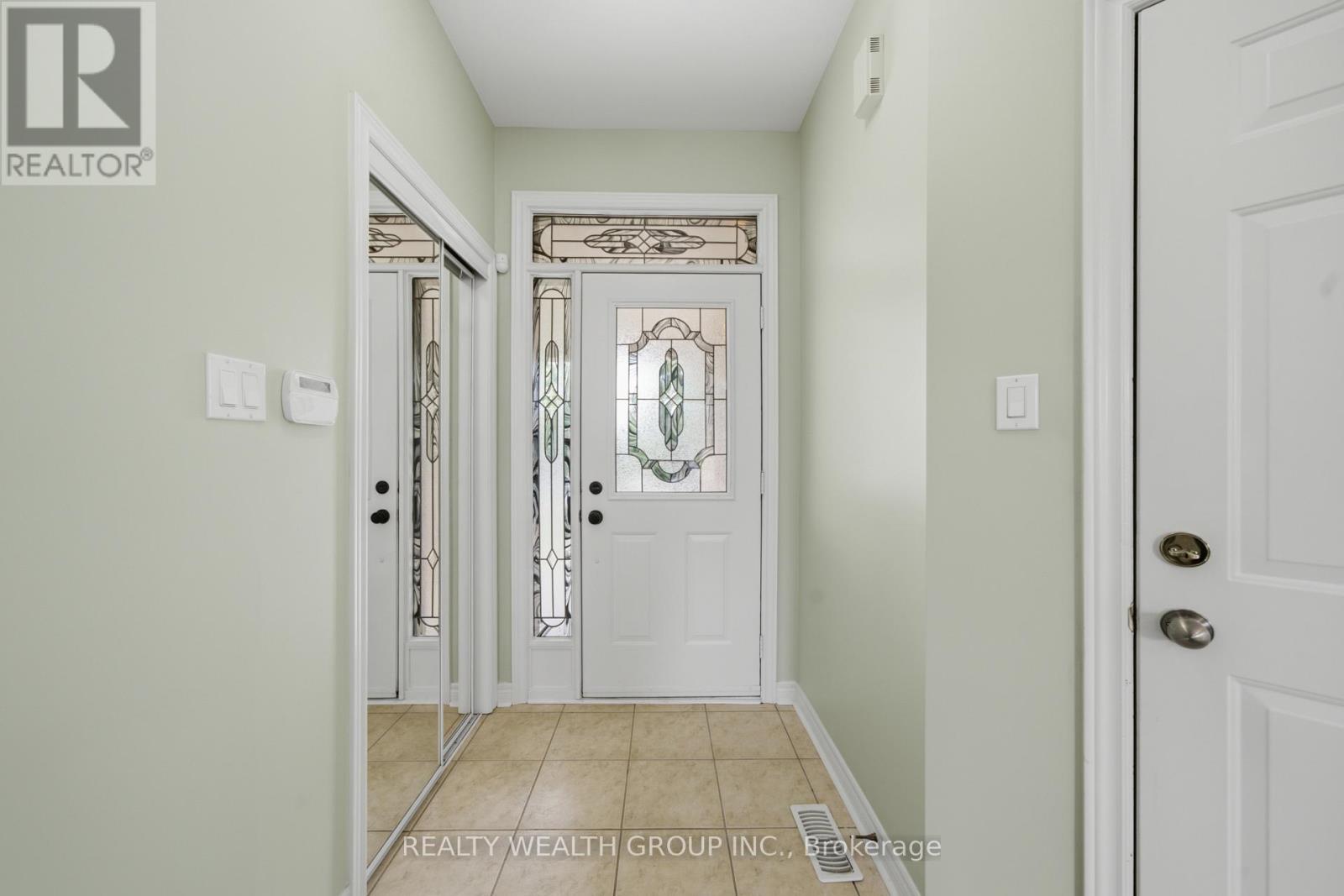 3 QUEENSPLATE DRIVE - 6