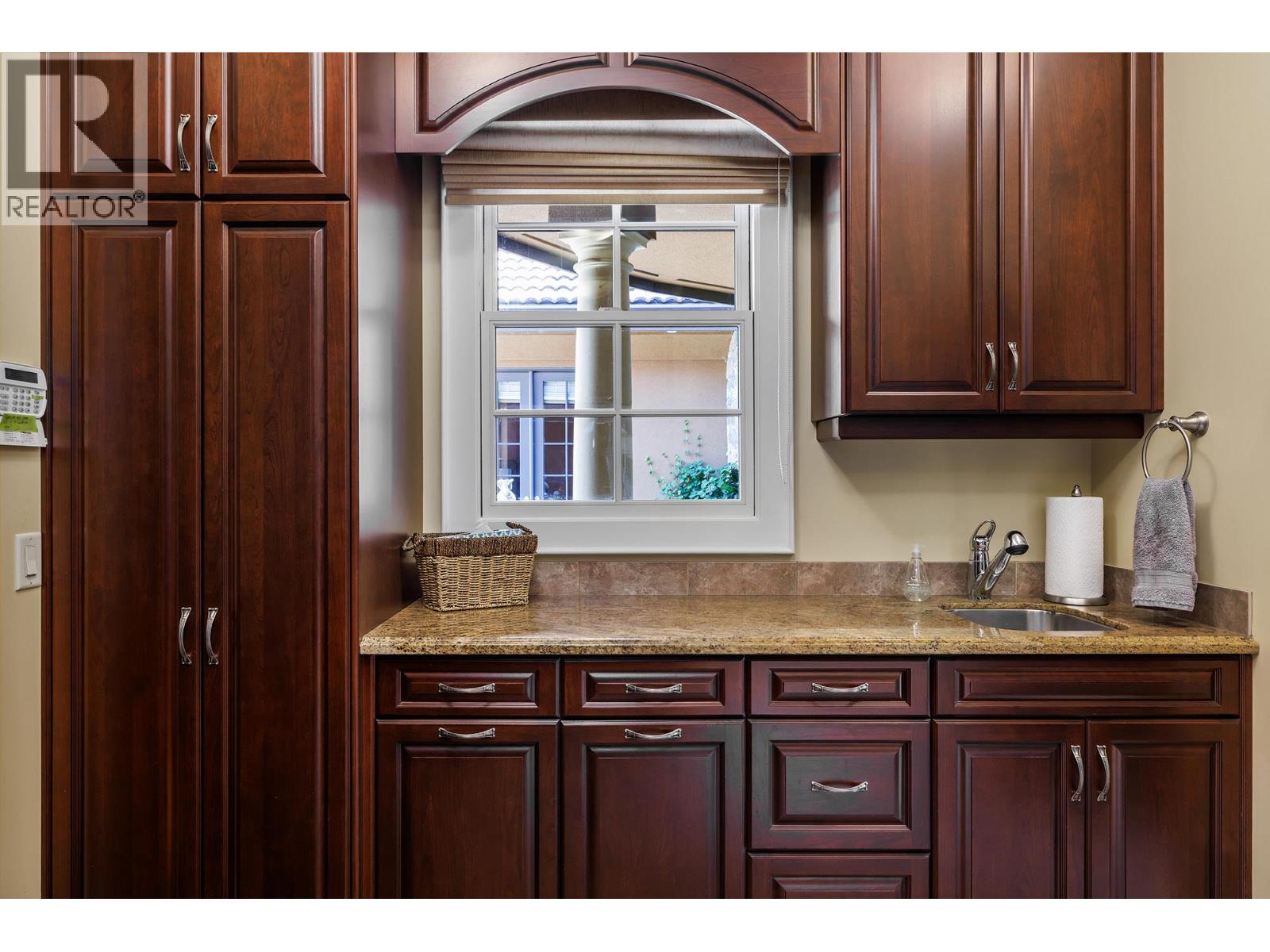 983 Westpoint Drive, Kelowna
