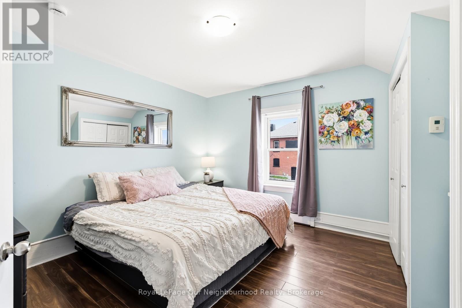 162 DUNDAS STREET E - 23
