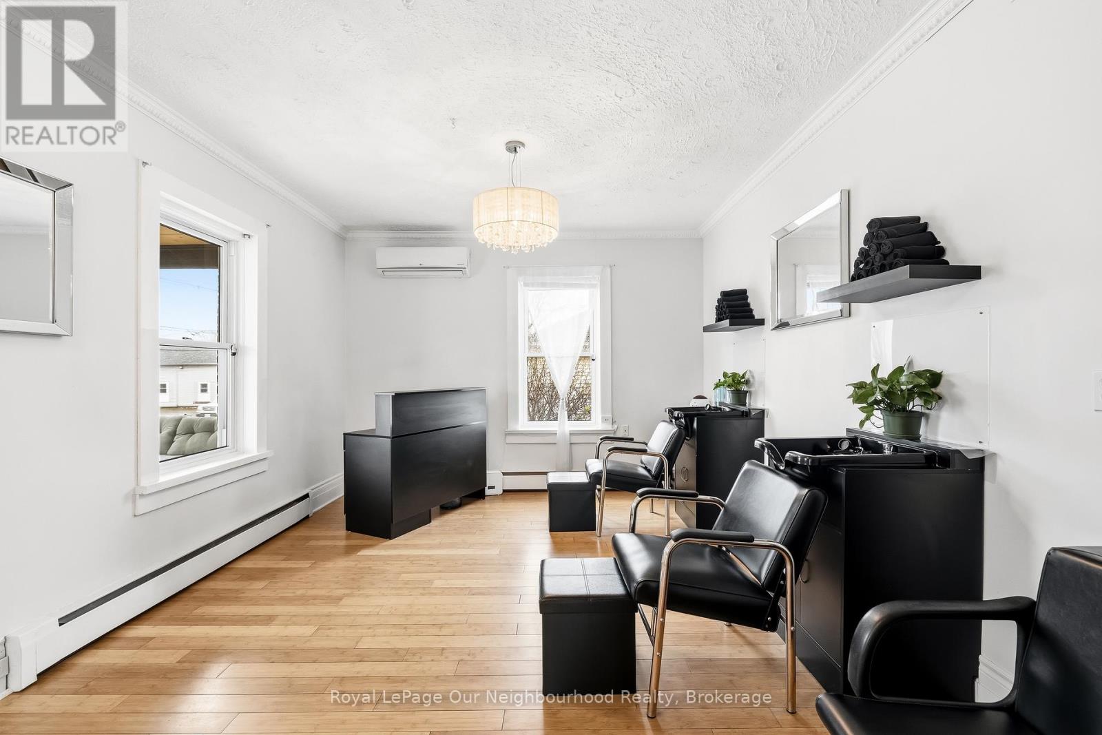 162 DUNDAS STREET E - 9