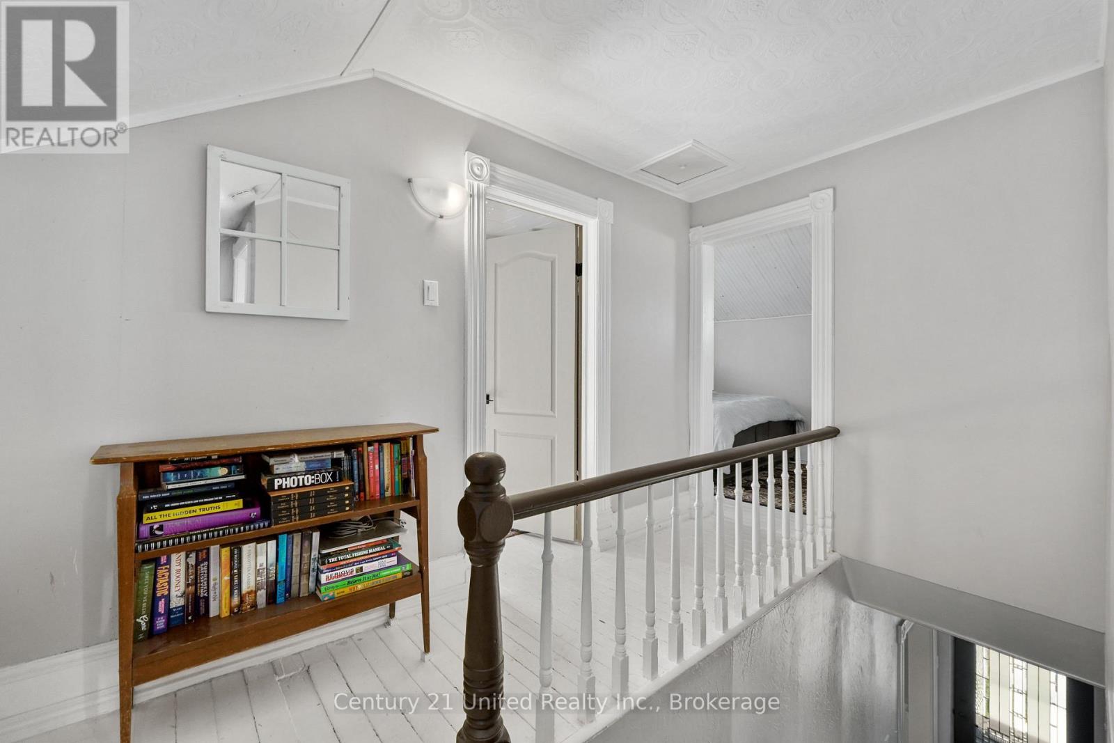 5 GEORGE STREET E - 24
