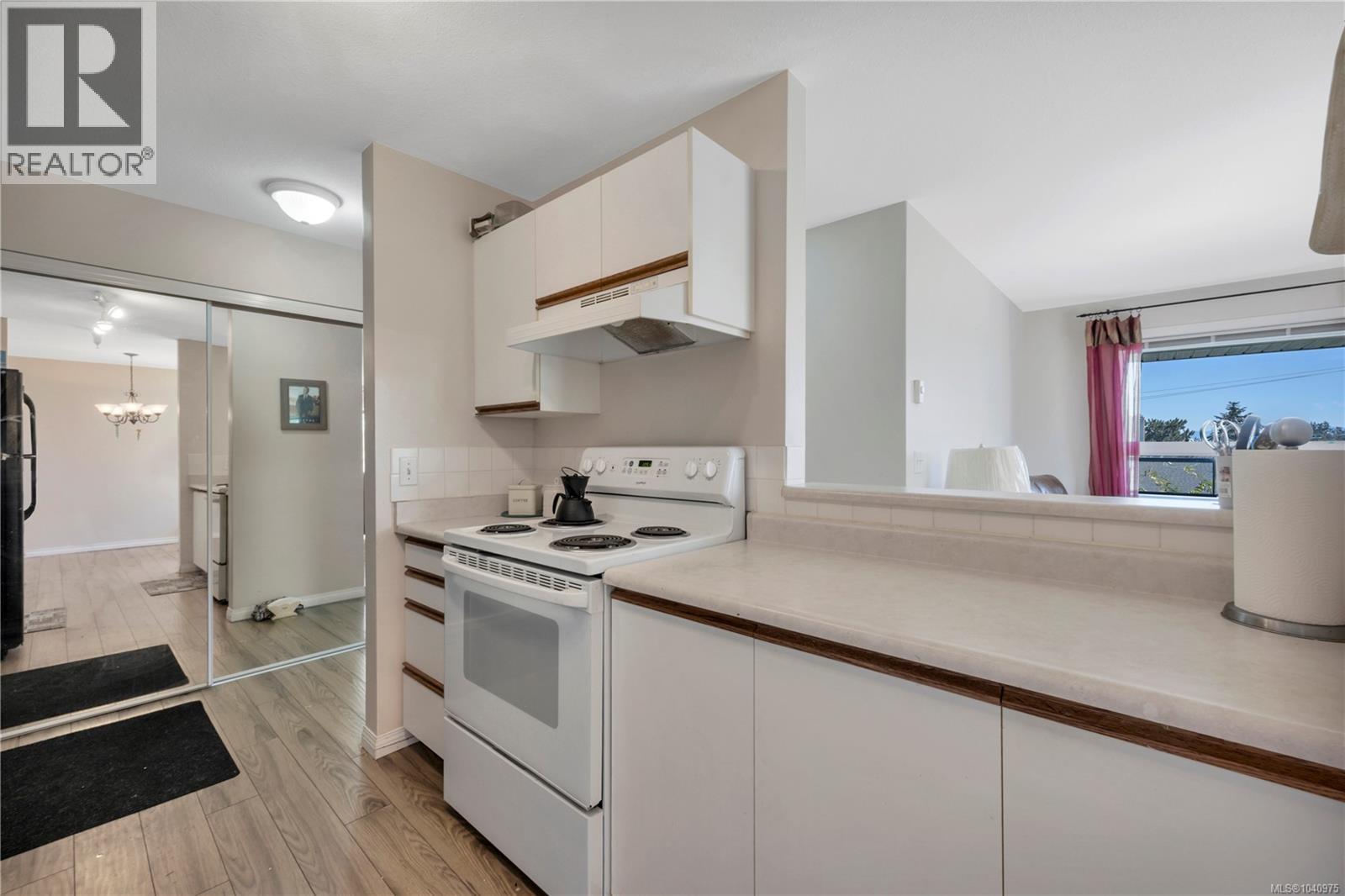 #302 1631 Dufferin Cres - 6
