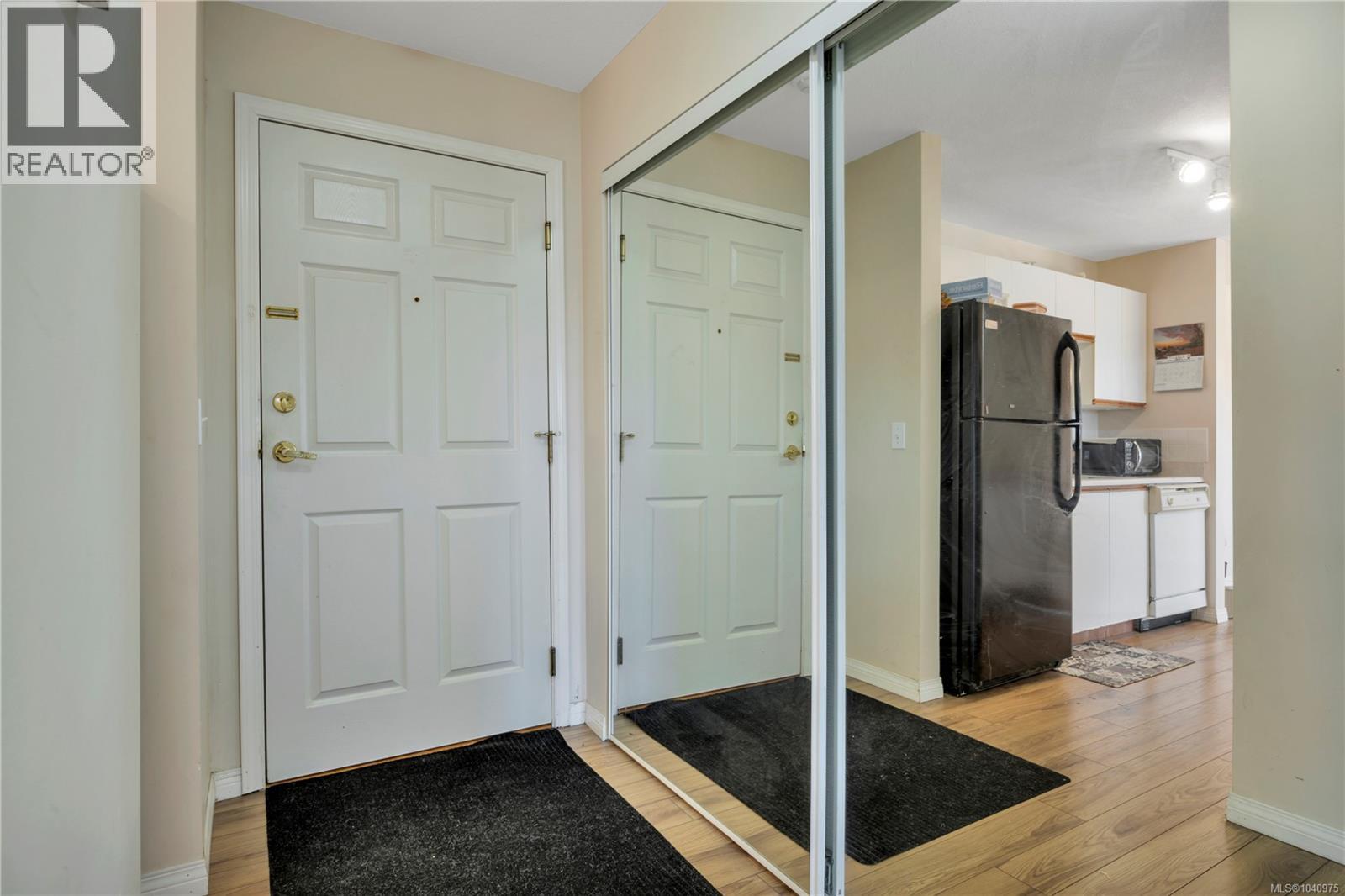 302 1631 Dufferin Cres, Nanaimo — photo 3