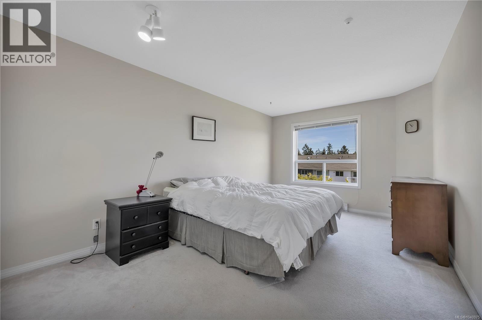 #302 1631 Dufferin Cres - 12