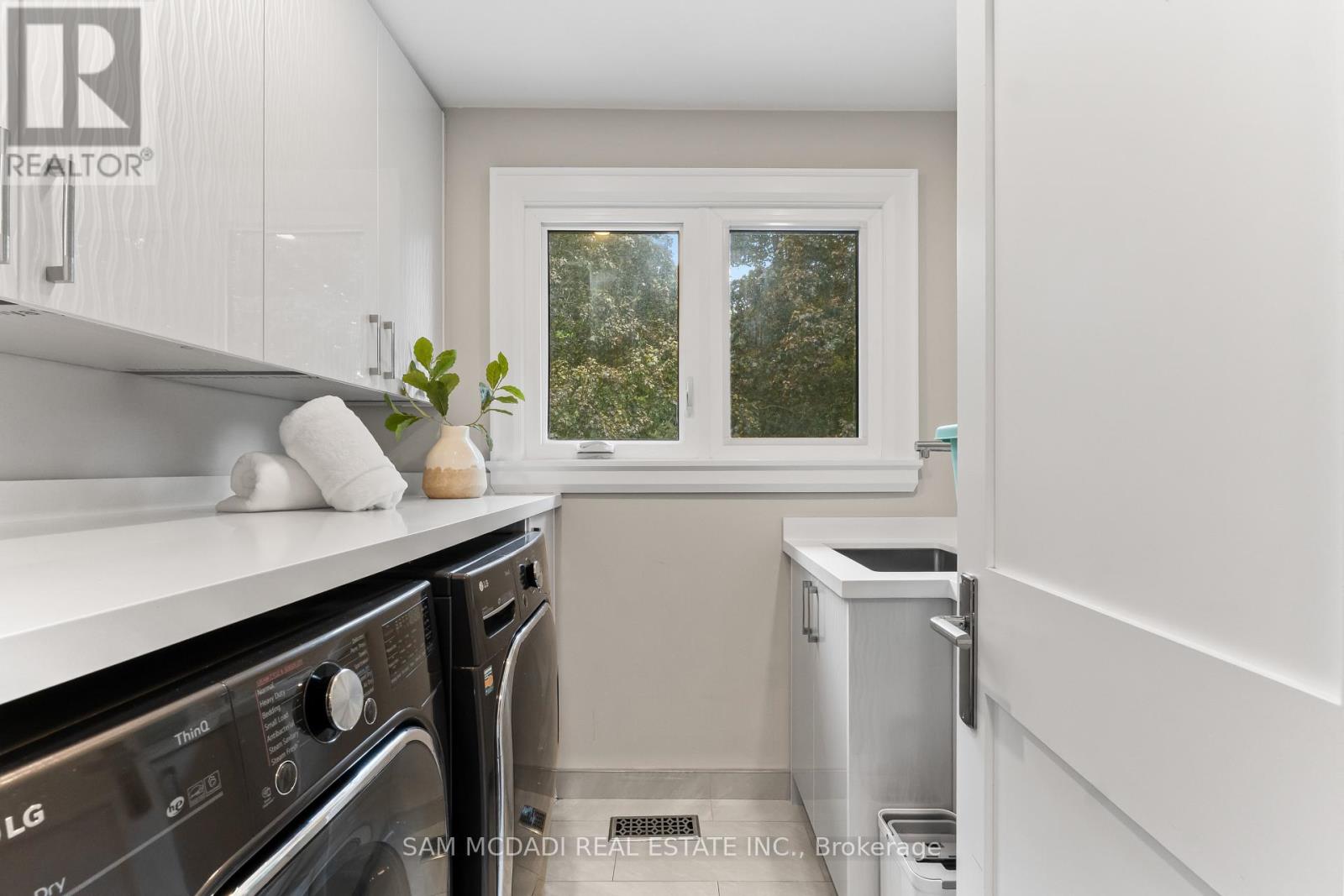 1481 BUNSDEN AVENUE - 33