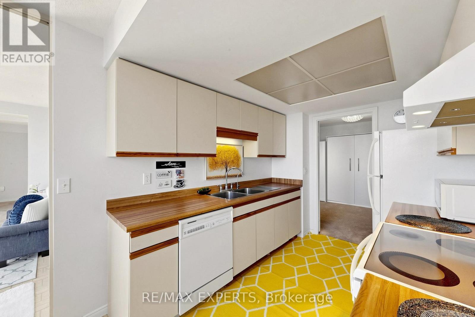 #909 1360 RATHBURN ROAD E - 10