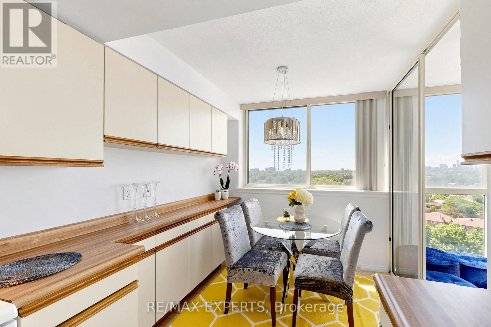 #909 1360 RATHBURN ROAD E - 11