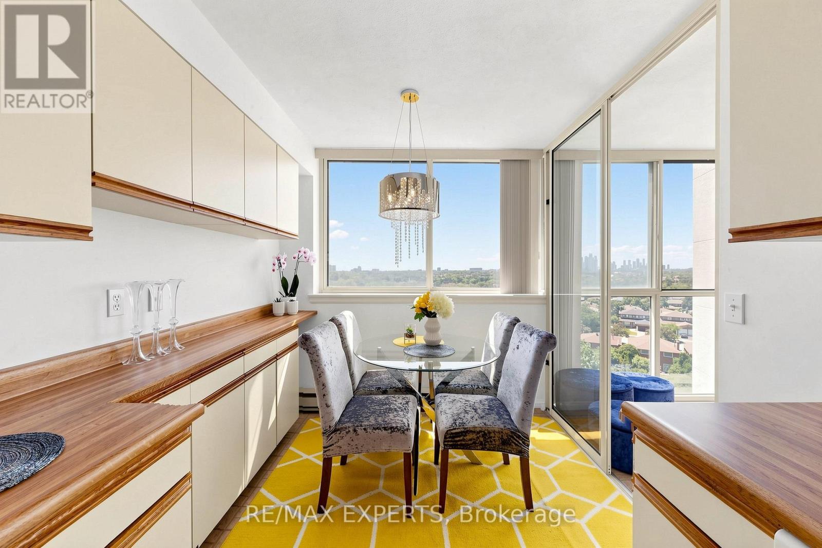 #909 1360 RATHBURN ROAD E - 12
