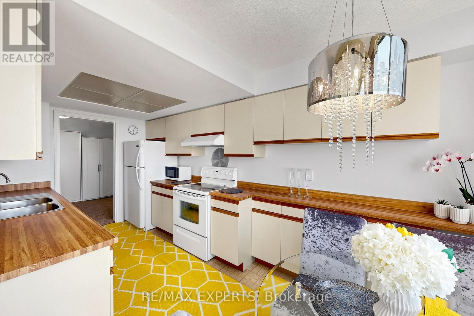 #909 1360 RATHBURN ROAD E - 13
