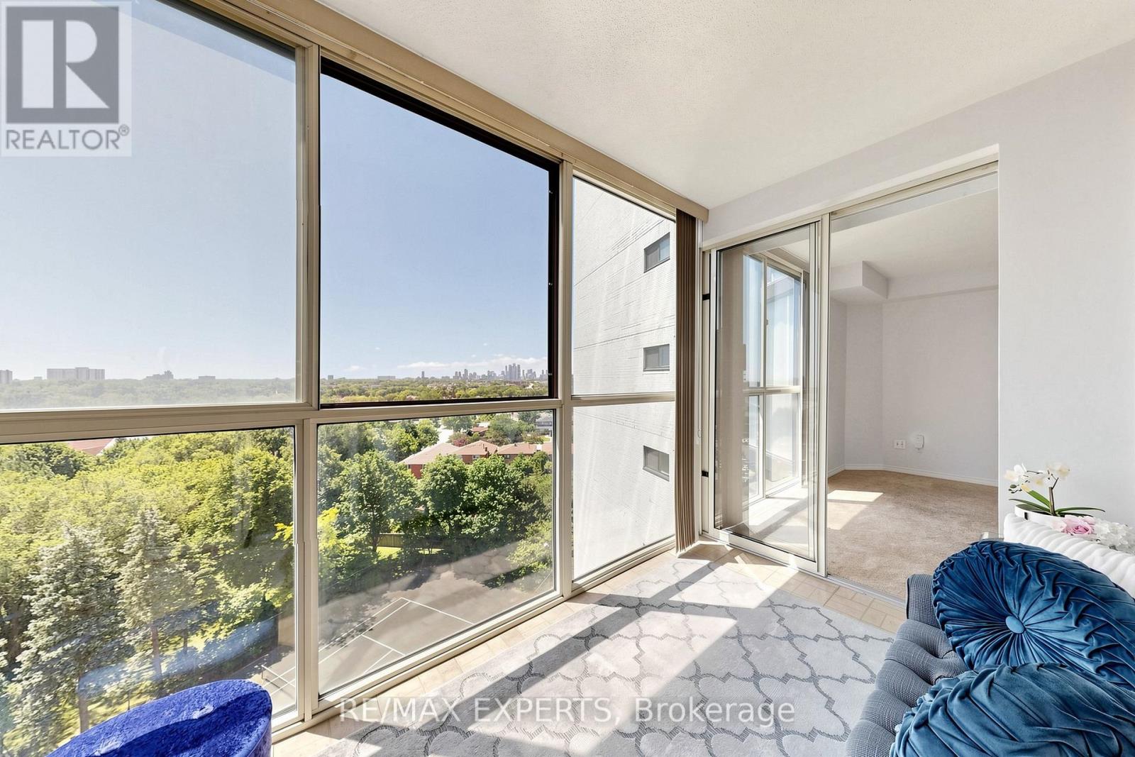 #909 1360 RATHBURN ROAD E - 16