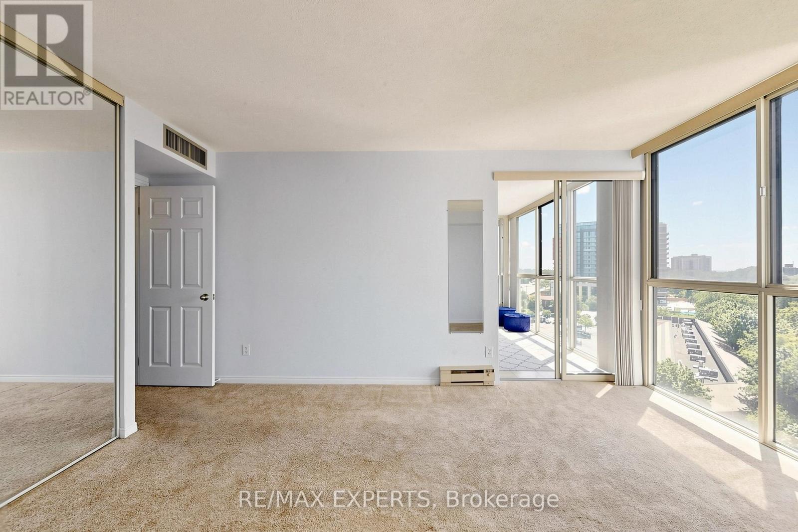 #909 1360 RATHBURN ROAD E - 26