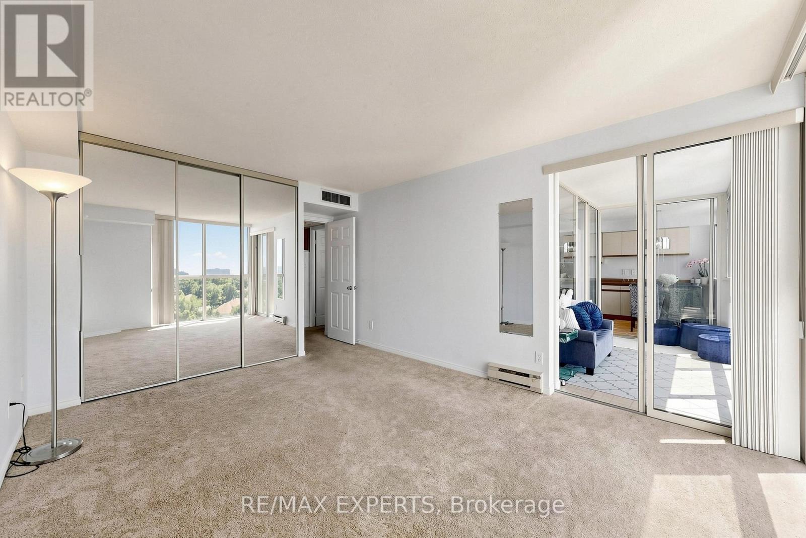 #909 1360 RATHBURN ROAD E - 27