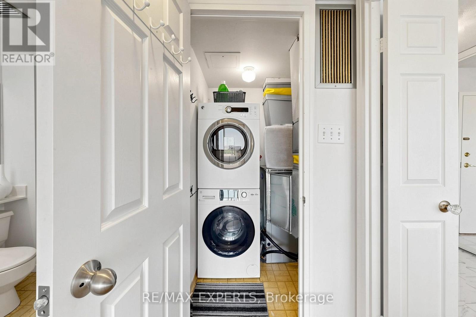 #909 1360 RATHBURN ROAD E - 31