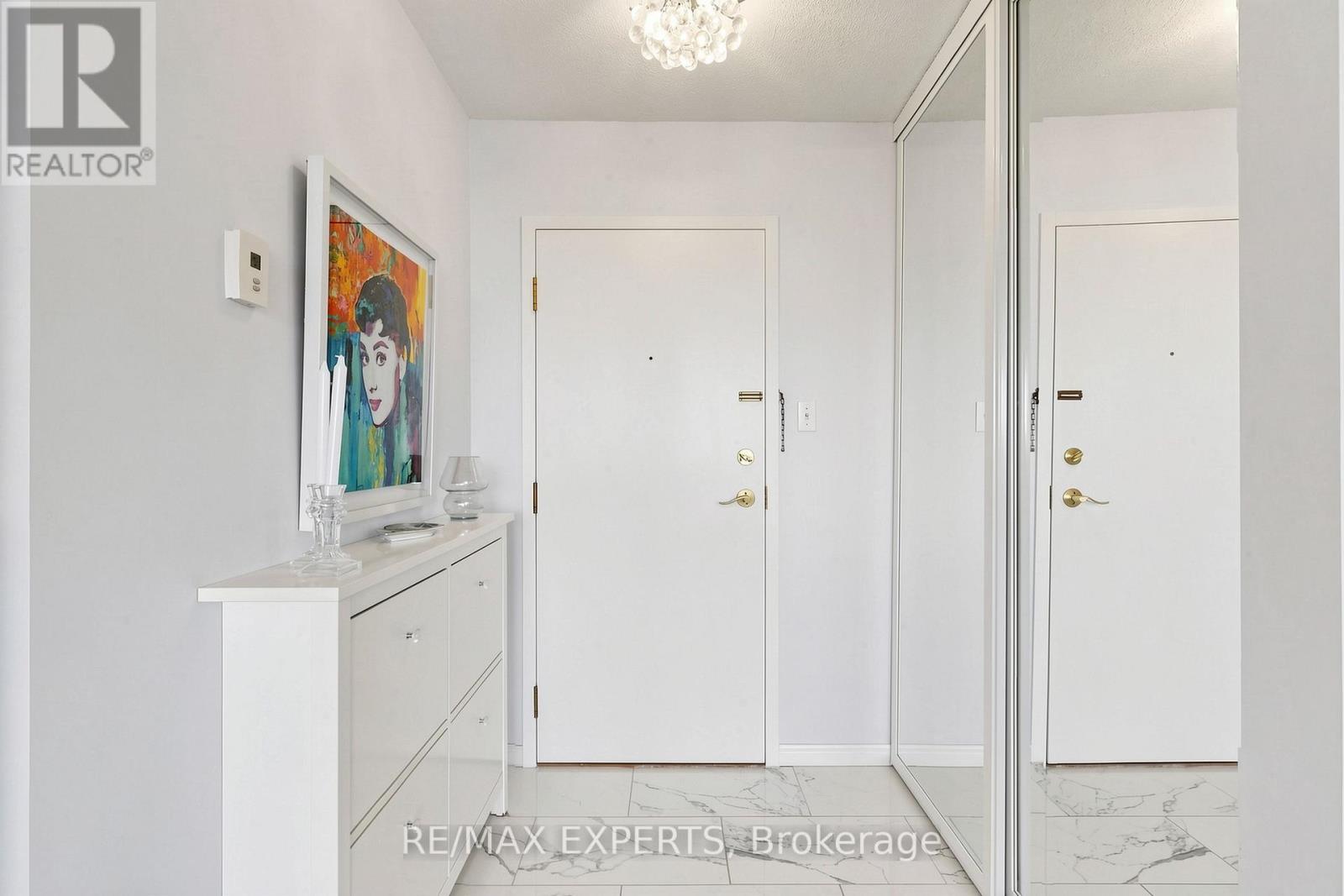 #909 1360 RATHBURN ROAD E - 34