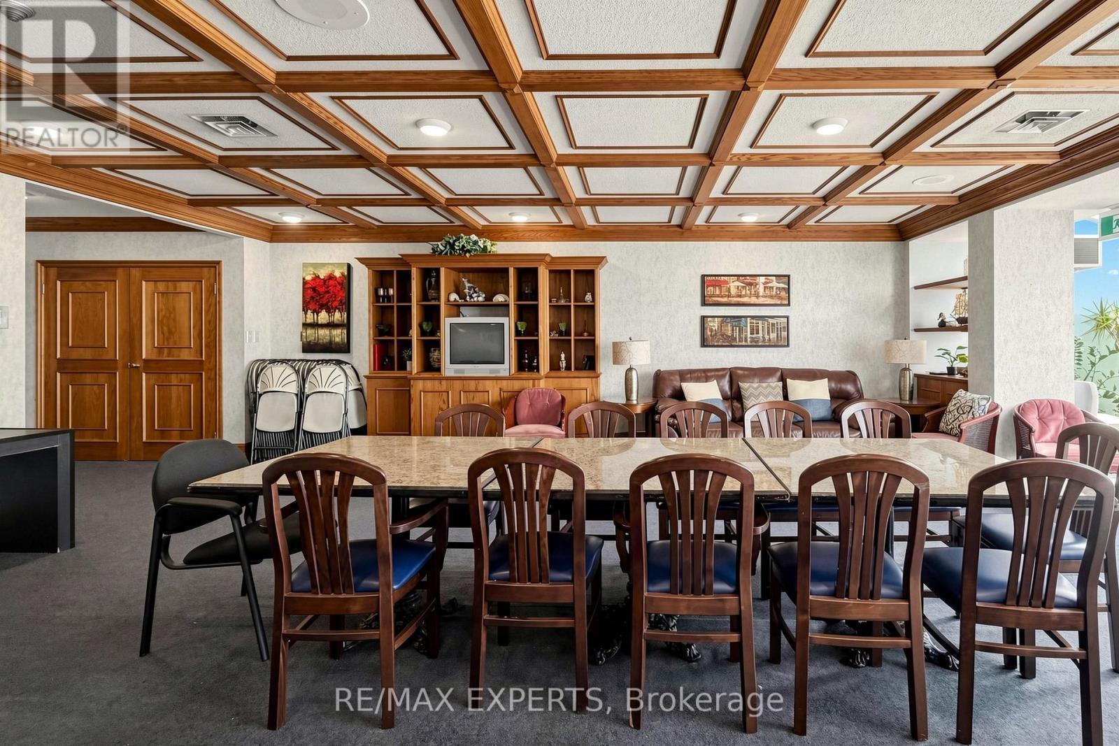 #909 1360 RATHBURN ROAD E - 36