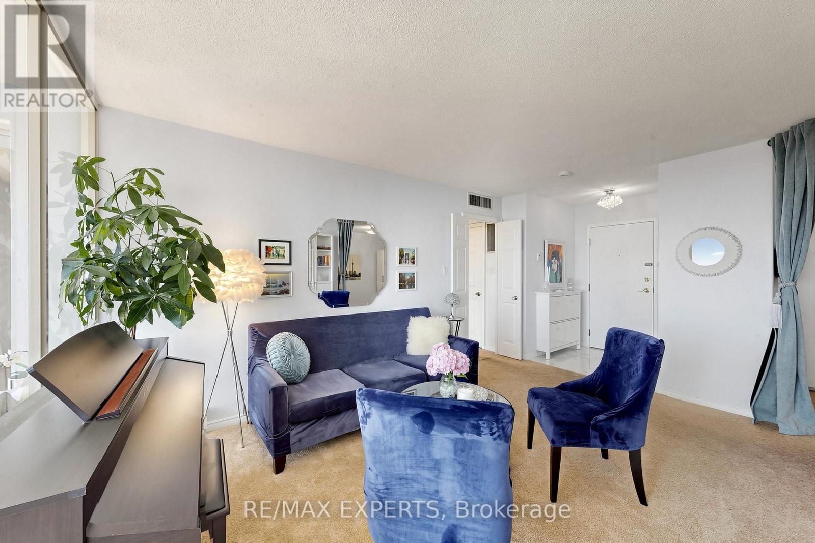 #909 1360 RATHBURN ROAD E - 7
