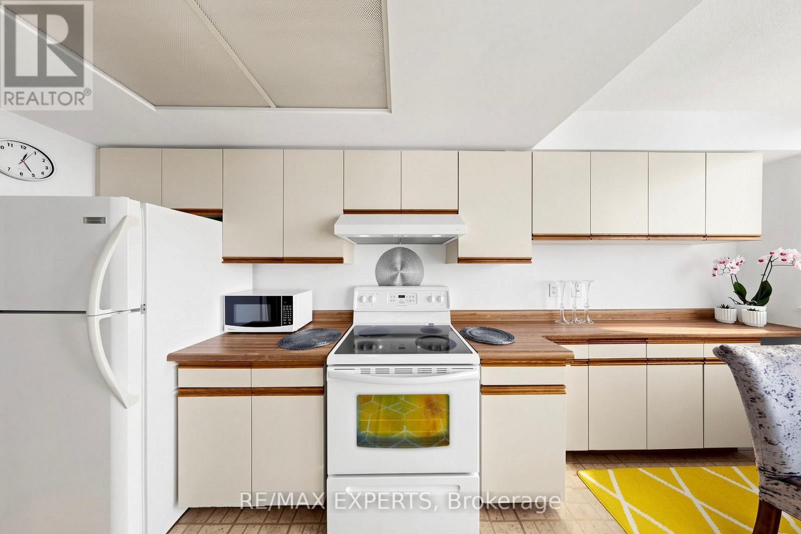 #909 1360 RATHBURN ROAD E - 9